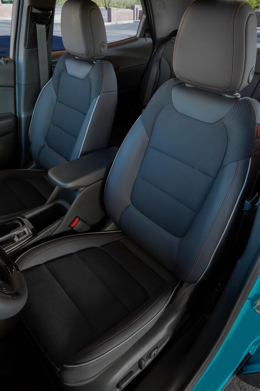 Интерьер Chevrolet TrailBlazer RS 2020 года  (NA) (фото 12 из 15)